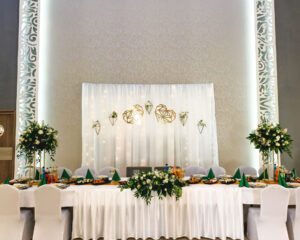 stół państwa młodych